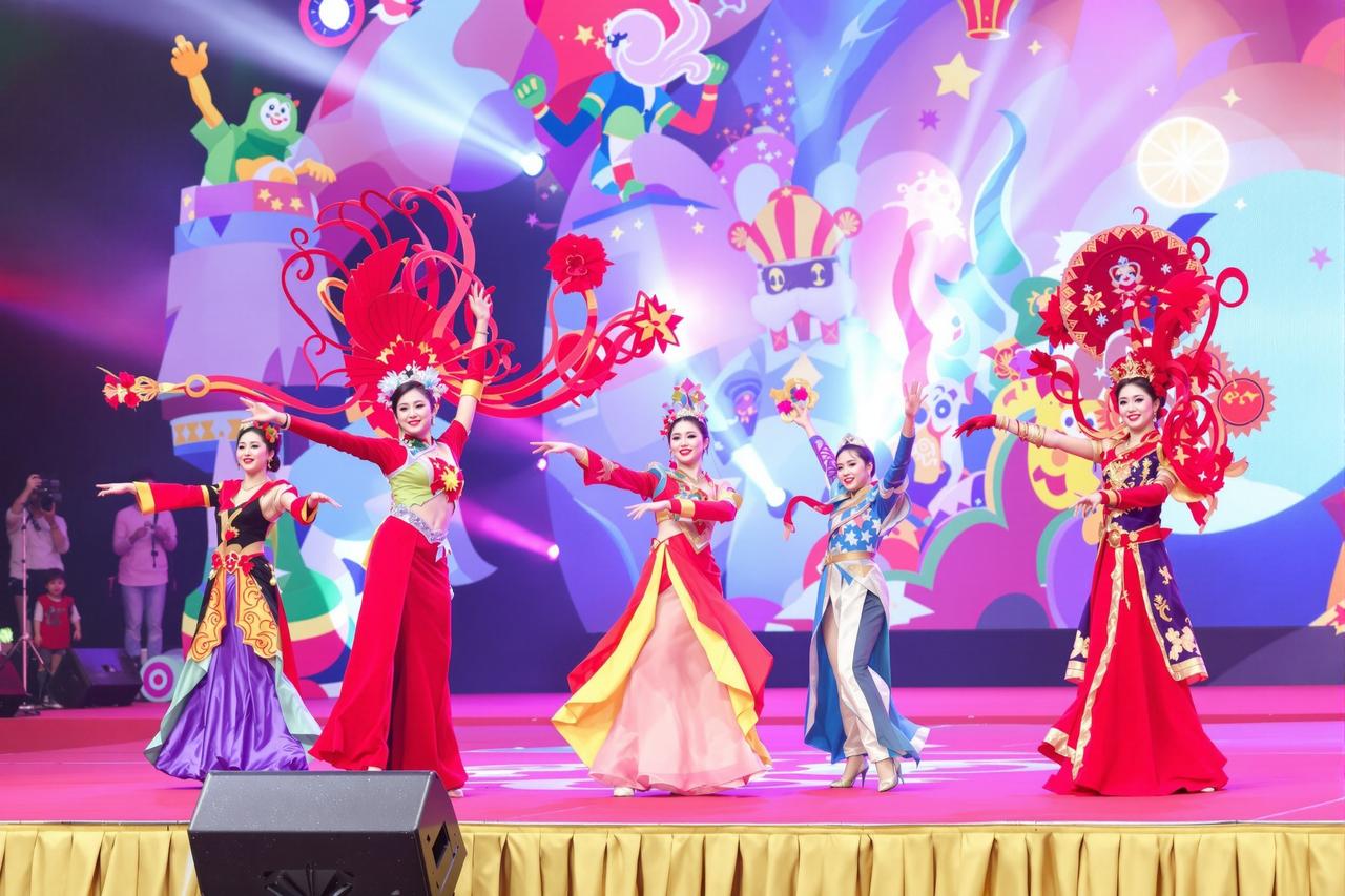 免费av网站年度粉丝嘉年华